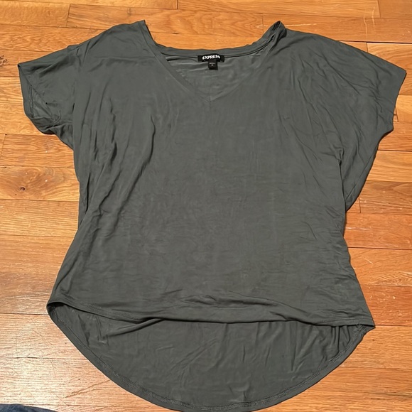 Express Relaxed V Neck London Tee - Picture 3 of 4